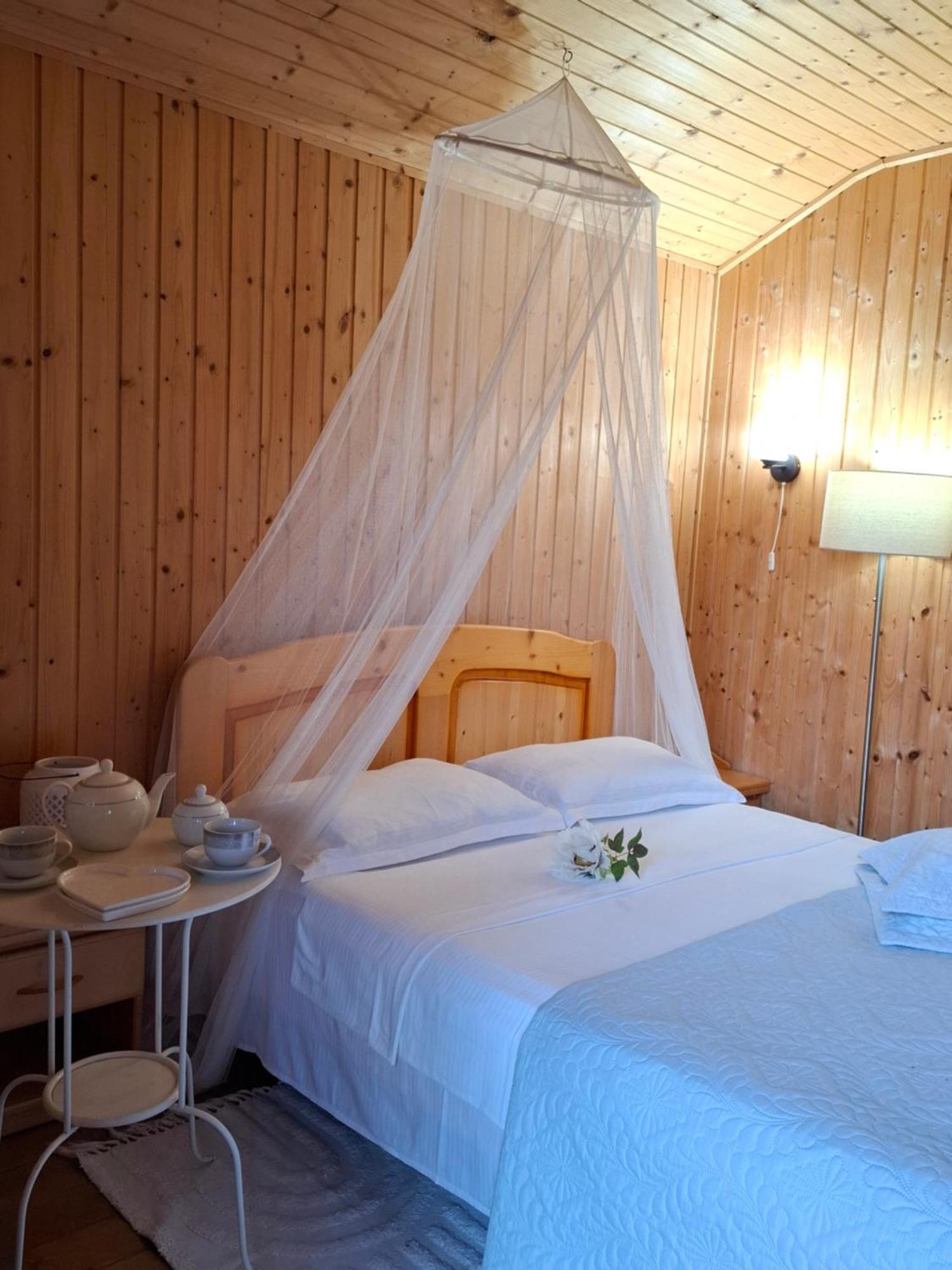 Cabane De Lemn Costinești Oda fotoğraf